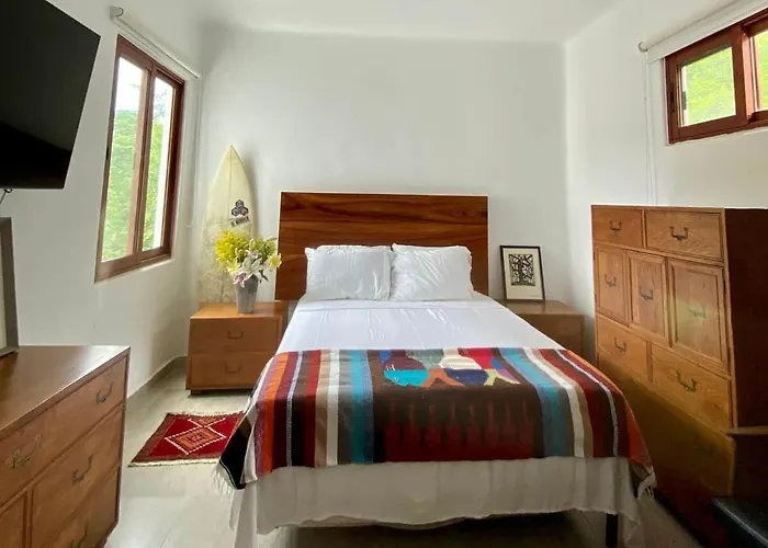 Violeta- Paradise On La Ropa Zihuatanejo