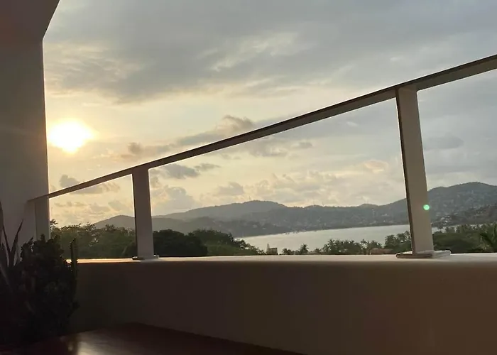 Violeta | Ocean Views Above Playa La Ropa
