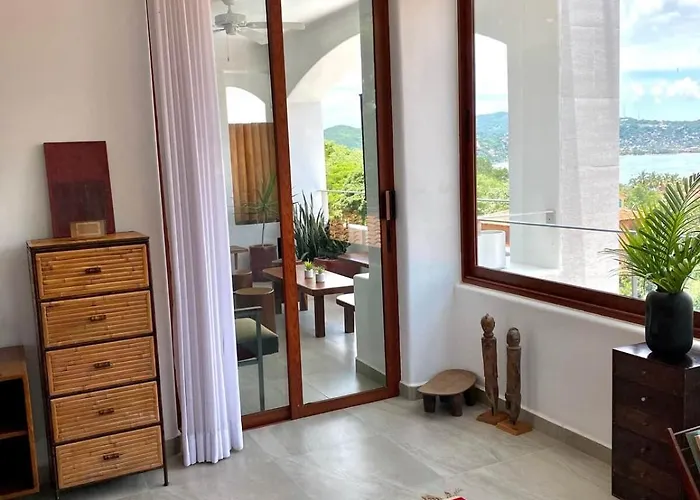 Violeta | Ocean Views Above Playa La Ropa Apartahotel
