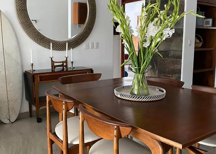 Apartahotel Violeta | Ocean Views Above Playa La Ropa