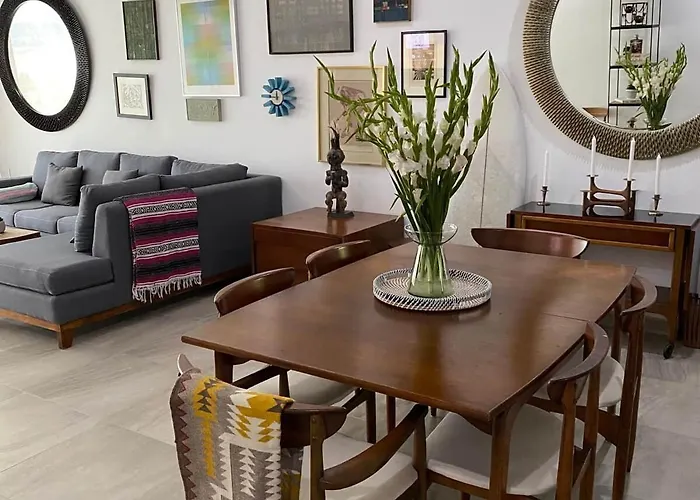 Apartahotel Violeta | Ocean Views Above Playa La Ropa 3*