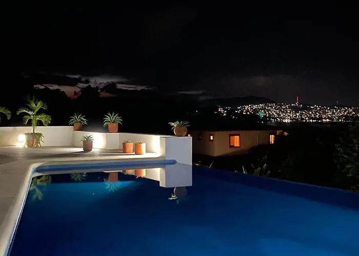 Violeta | Ocean Views Above Playa La Ropa Apartahotel