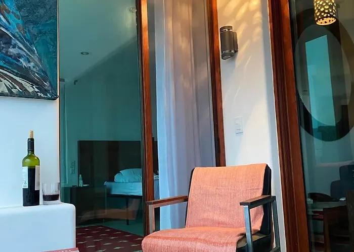 Violeta | Ocean Views Above Playa La Ropa Apartahotel 3*
