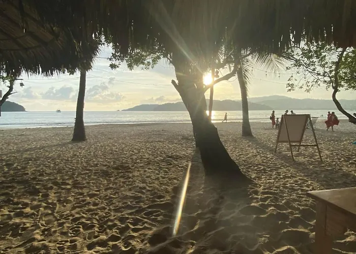 Apartahotel Violeta | Ocean Views Above Playa La Ropa Zihuatanejo