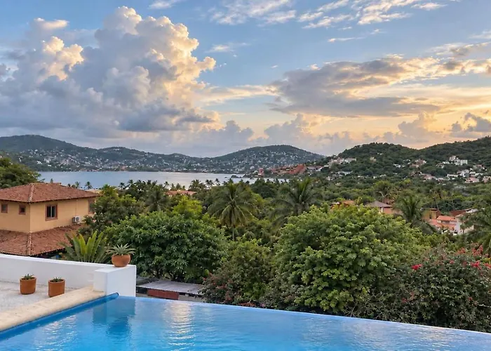 Violeta | Ocean Views Above Playa La Ropa