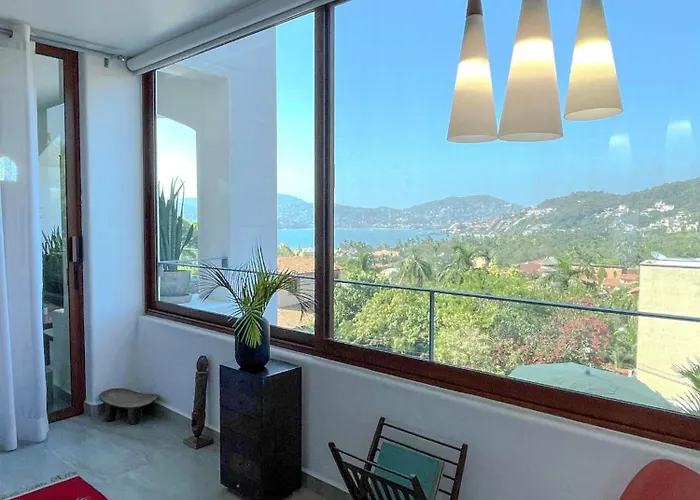 Apartahotel Violeta | Ocean Views Above Playa La Ropa Zihuatanejo