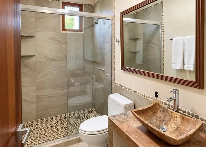 Apartahotel Violeta | Ocean Views Above Playa La Ropa Zihuatanejo